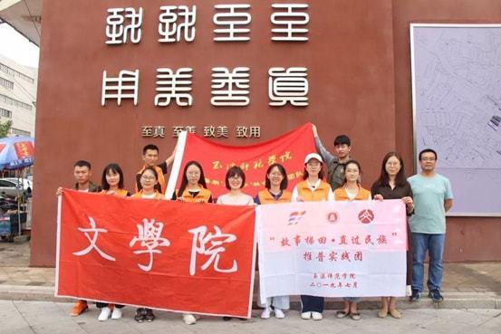 李嘉欣儿子做网红拍视频，长相和爸爸一样，你觉得像吗？